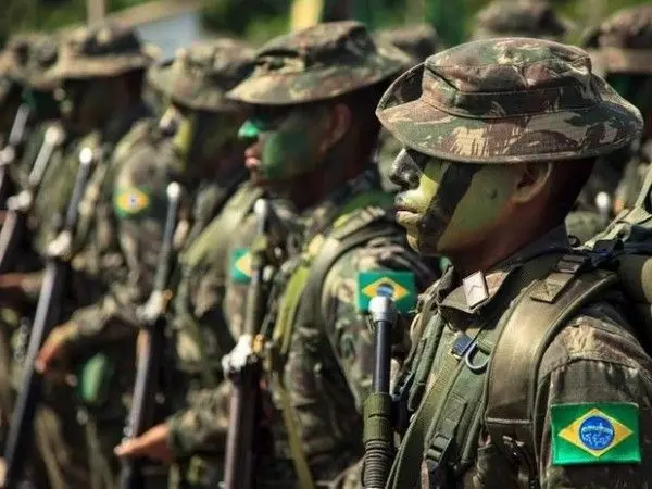 Muitos brasileiros sonham em passar por competições do exército. Afinal, uma carreira pública oferece muitas vantagens.