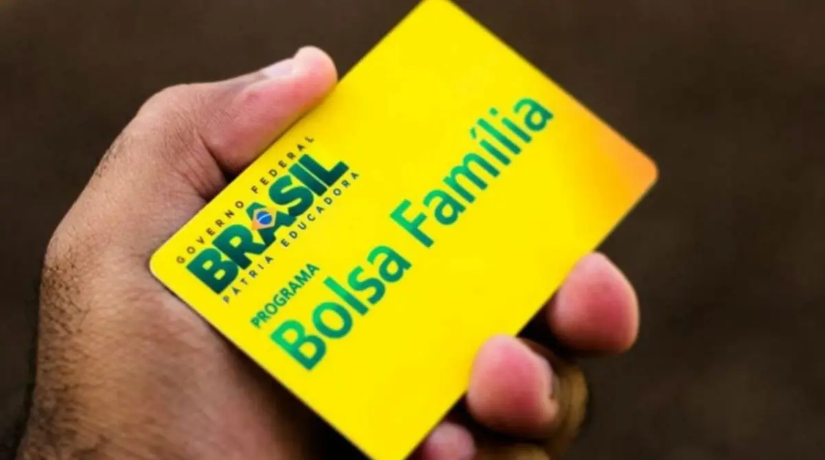 O Bolsa Família é um dos principais programas sociais ligados ao governo federal. A retomada do programa veio oficialmente no início de março de 2023, quando o atual presidente, Luis Inácio Lula da Silva (PT), assinou as Medidas Provisórias (MP) que tratam do Bolsa Família, com a mudança da Aucilio Brasil.