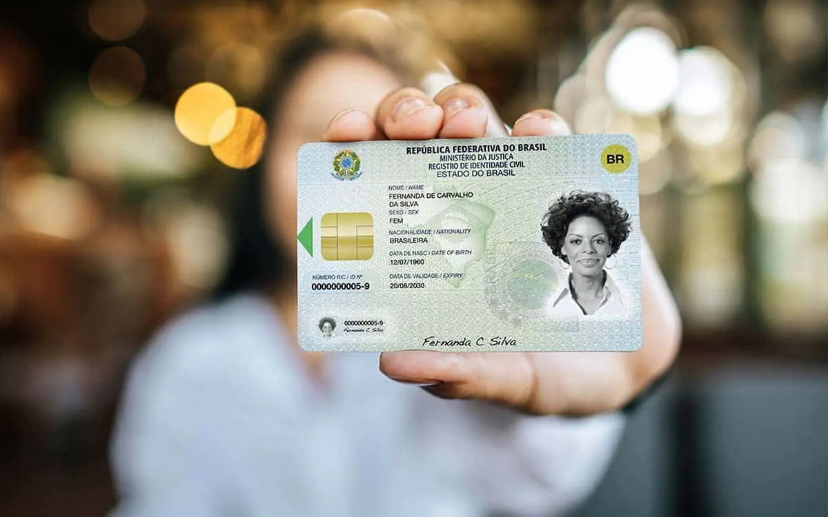 A carteira de identidade, também conhecida como Registro Geral (RG), é a principal carteira de identidade do Brasil e é utilizada para acessar diversos serviços em todo o país.