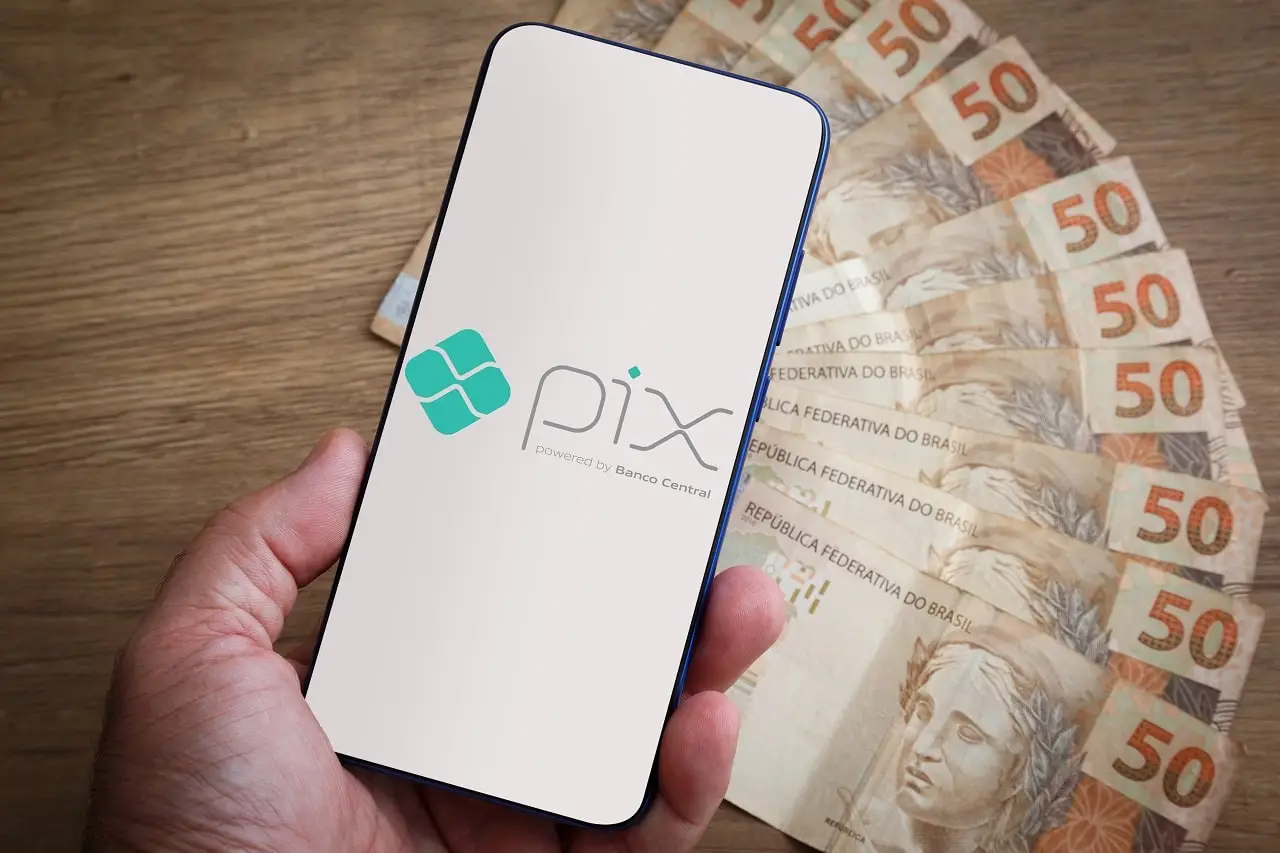 A possibilidade de pagar parcelas por débito com o Pix é uma possibilidade que está sendo discutida no Brasil.