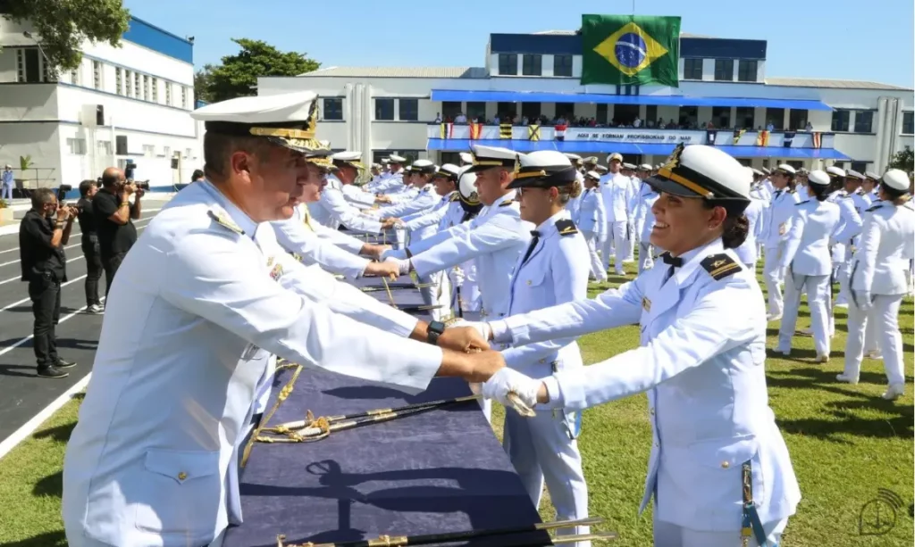 O edital da comissão complementar da Marinha do Brasil finalmente saiu. A escolha também é direcionada a oficiais do Corpo de Fuzileiros Navais, intendentes e oficiais da Marinha. 