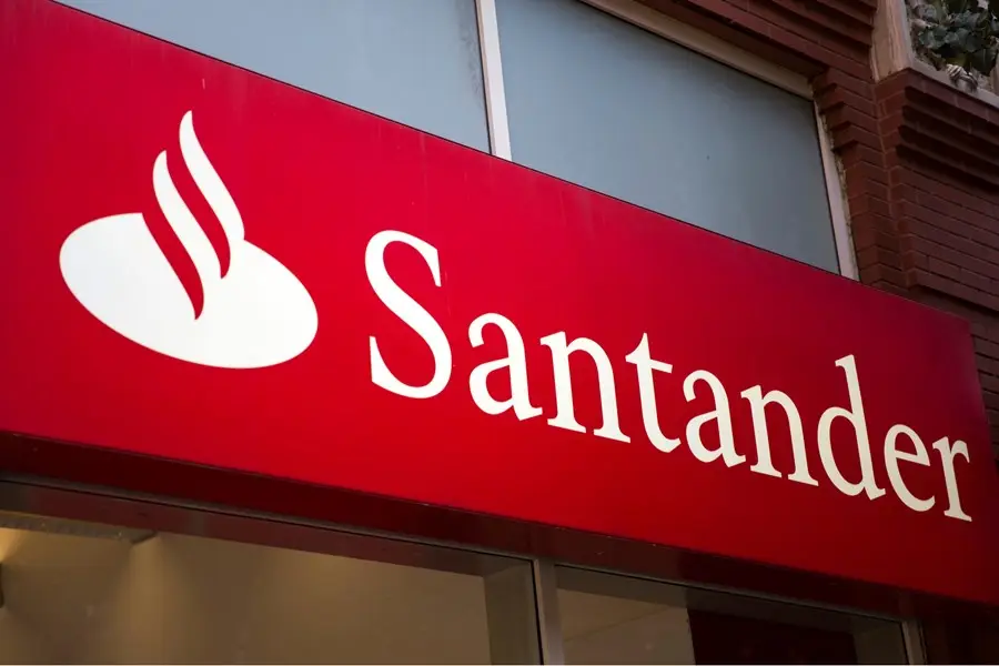 O que você acha de ganhar dinheiro sem perceber? Parece bom demais, não é? Mas acredite, é exatamente isso que o Santander oferece aos clientes que possuem um cartão de crédito com bandeira visa.